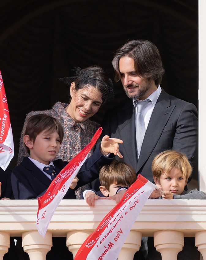 Dimitri Rassam con Carlota Casiraghi y sus hijos en el Día Nacional de Mónaco