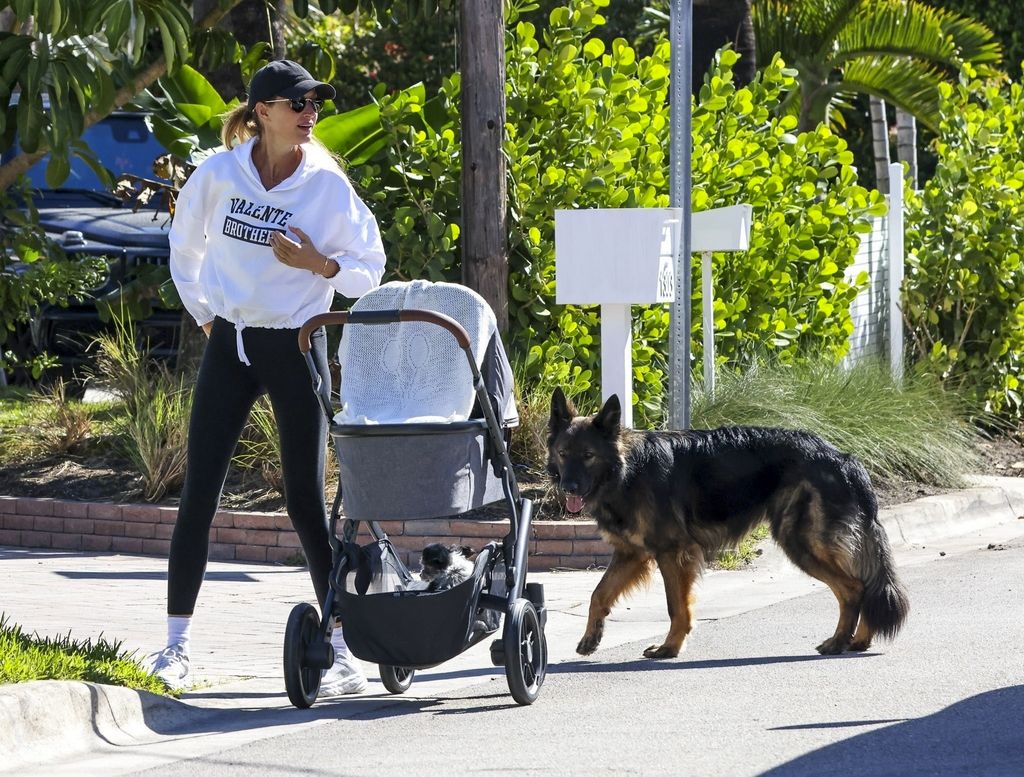 Gisele Bündchen hace un guiño a Joaquim Valente con su look en un paseo con su bebé