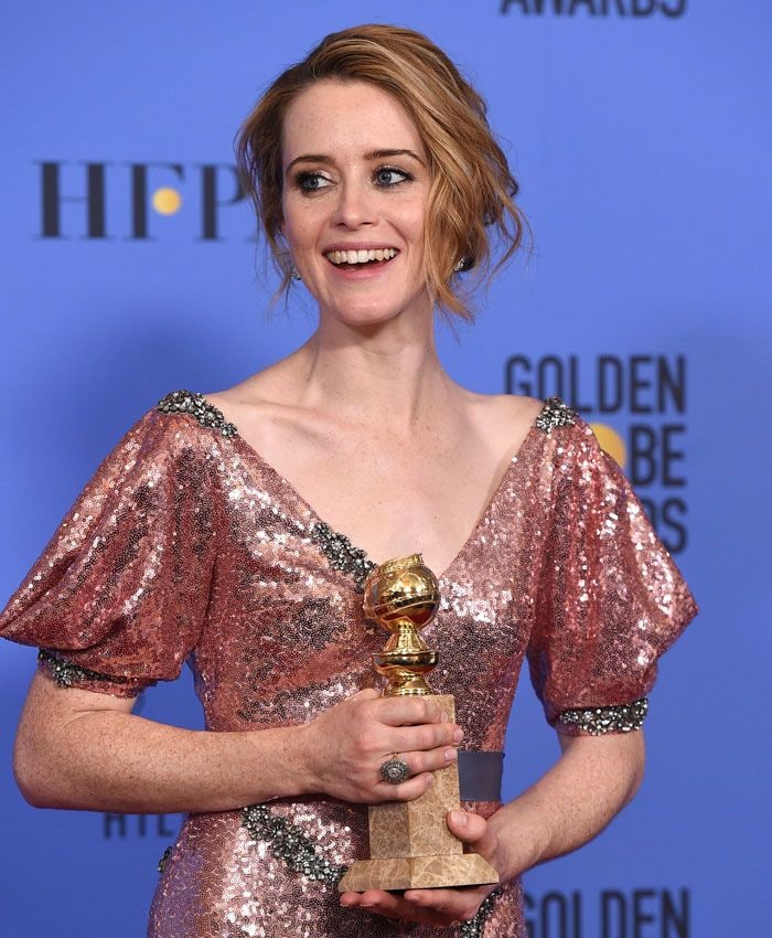 Claire Foy con un Globo de Oro