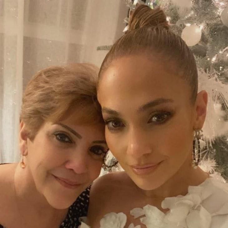 jennifer lopez and her mom pose for sweet holiday selfie