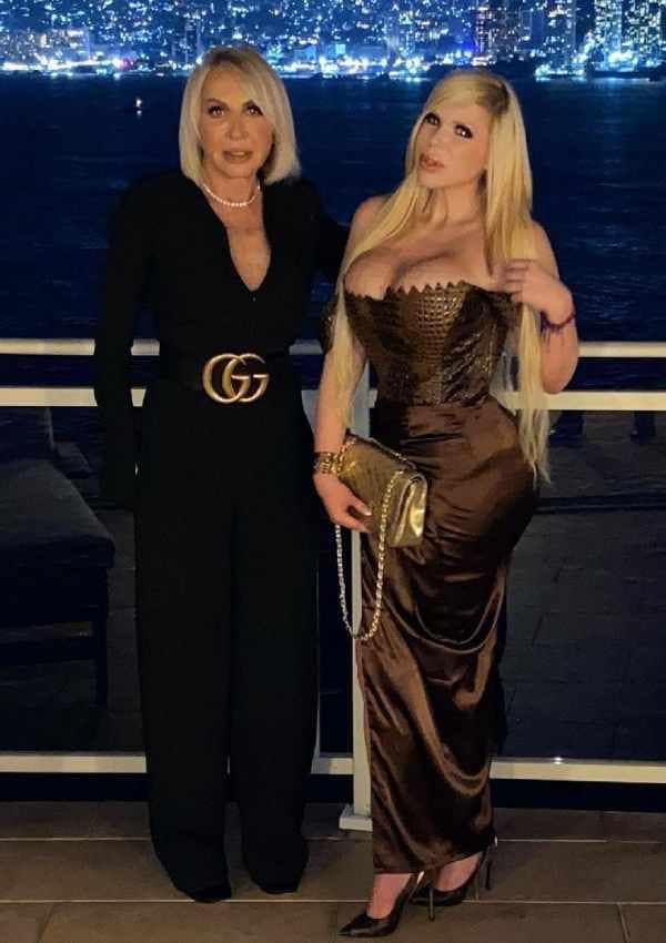 Laura Bozzo con su hija Alejandra