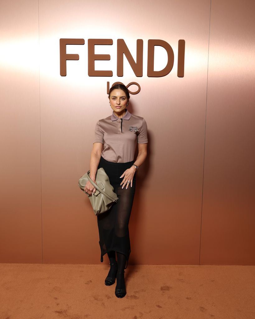 Aislinn Derbez en el desfile de Fendi