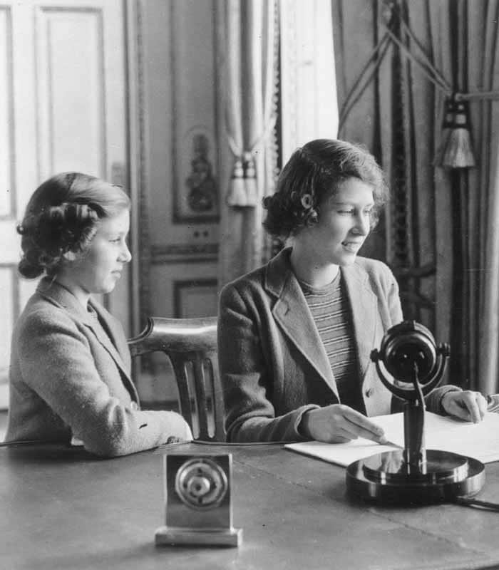 La entonces princesa Isabel y su hermana, la infanta Margarita.