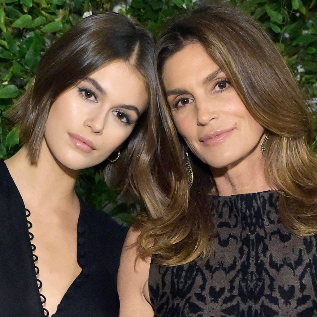 kaia jordan gerber l y cindy crawford asisten a la primera gala anual de a sense of home the backyard bowlk