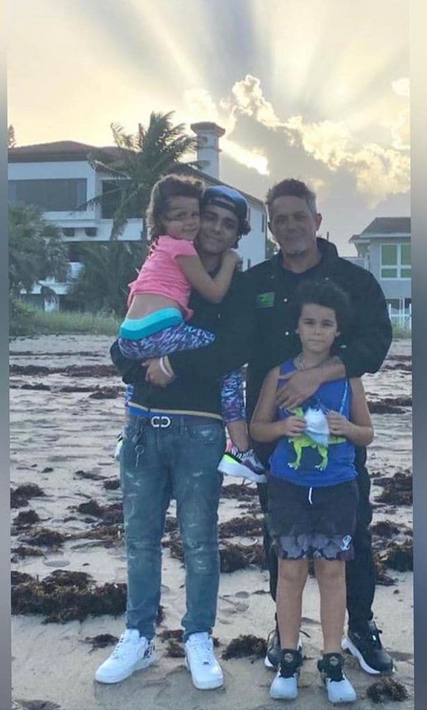 Alejandro Sanz y sus hijos