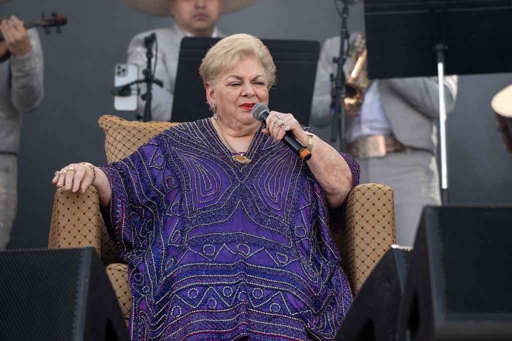 Paquita la del Barrio ya daba algunos de sus conciertos sentada, debido a sus problemas de salud