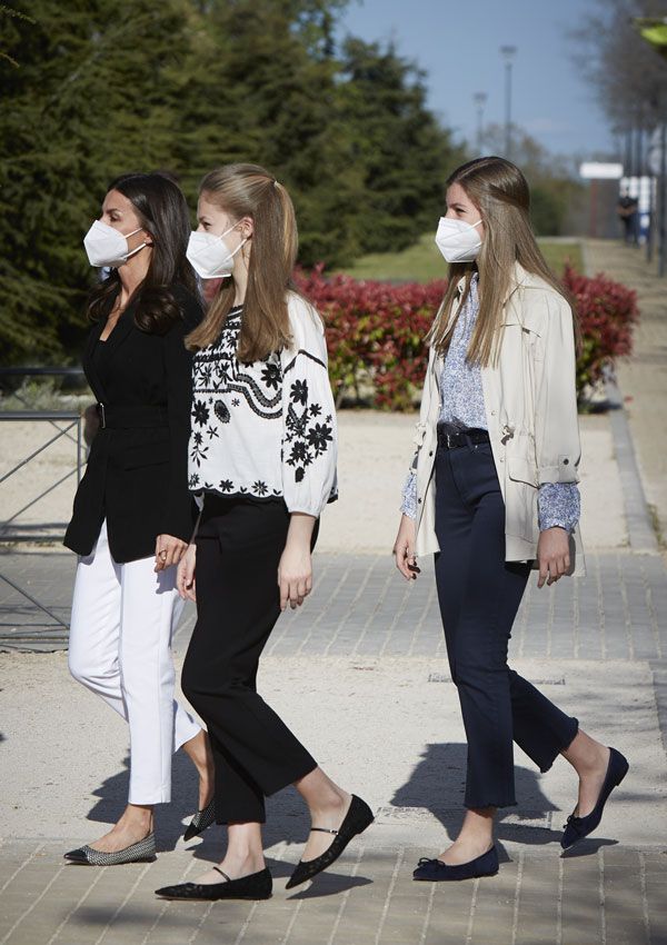 Leonor, Sofía y doña Letizia en su visita al CREADE 