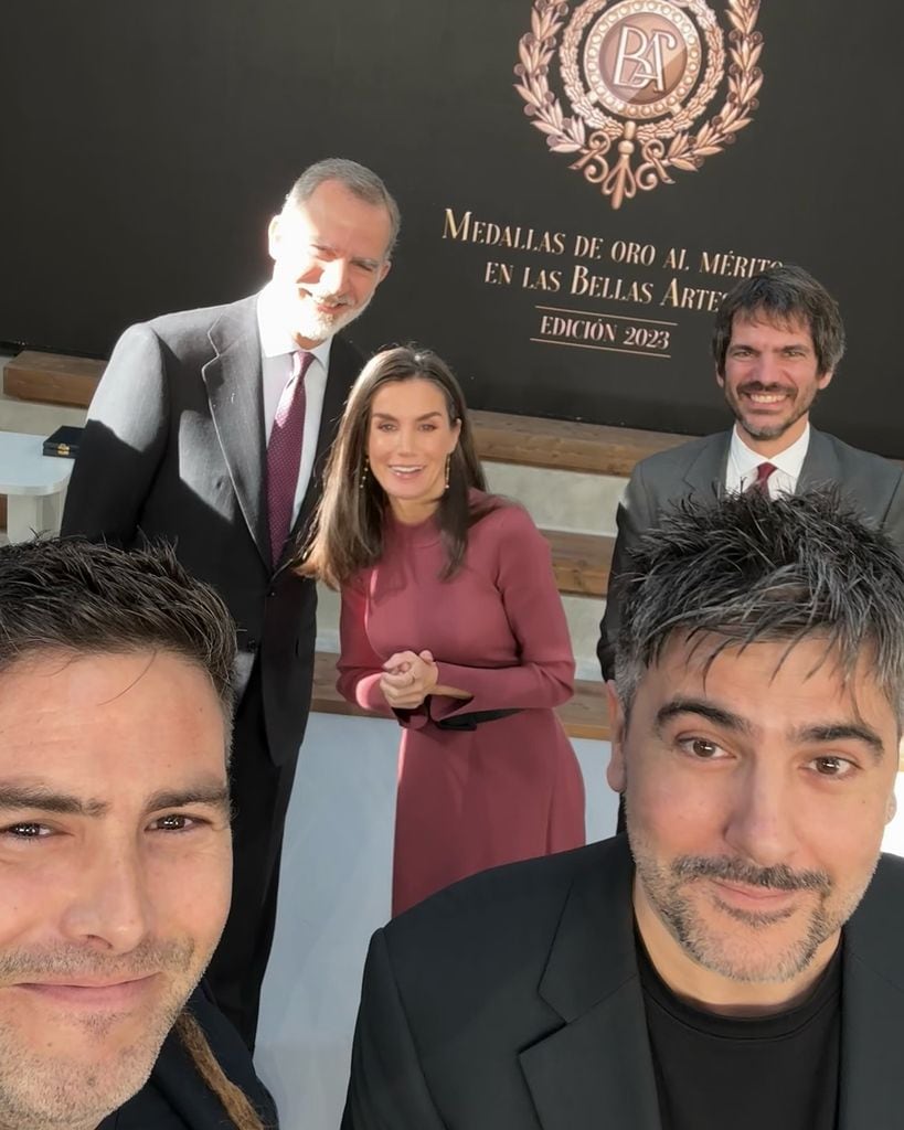 El selfie viral de los Reyes Felipe y Letizia con Estopa