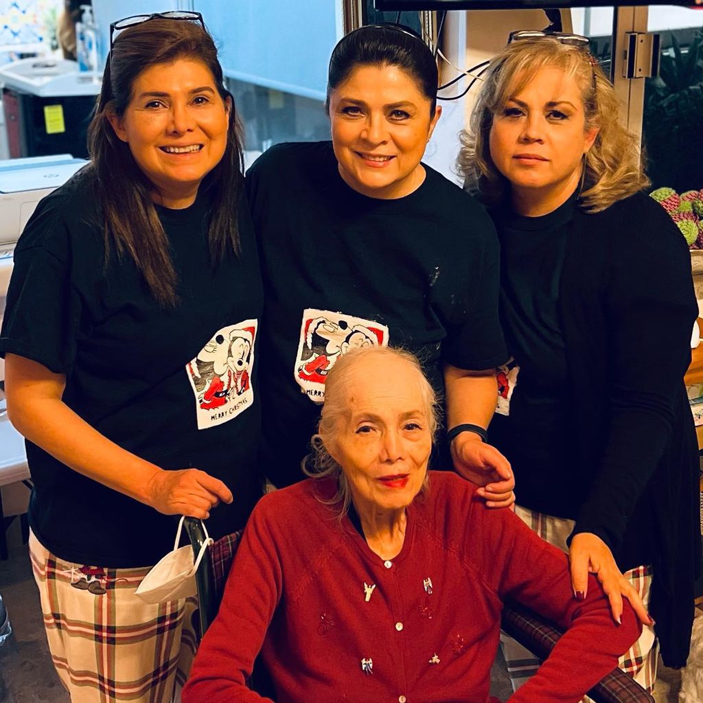 Victoria Ruffo con sus hermanas y su mamá