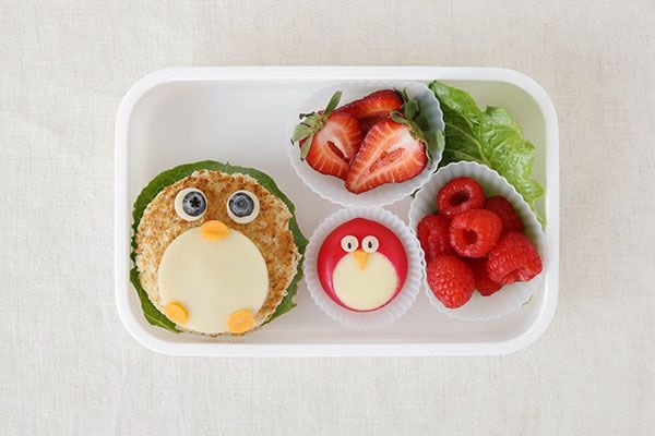 Lunch box con panqueque y frutas