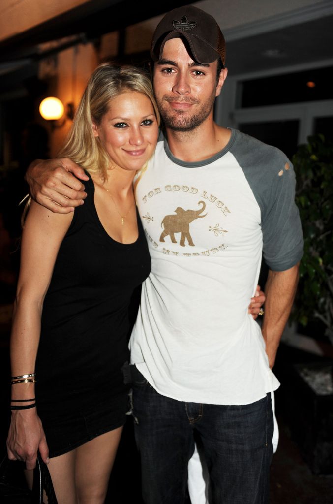 Anna Kournikova and Enrique Iglesias Dine at 8 Oz Burger Bar, Miami Beach, Florida, America - 22 Jun 2009