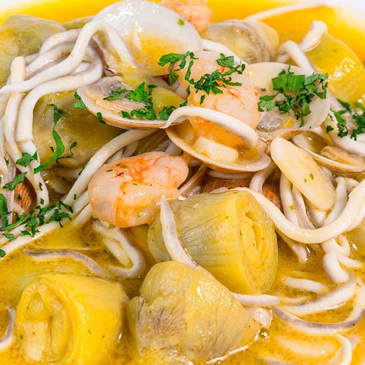 guiso de alcachofas gulas y almejas