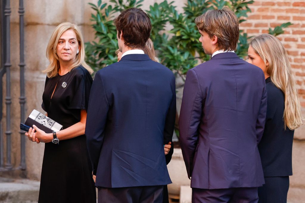 La infanta Cristina, con sus hijos Pablo, Miguel e Irene Urdangarin, en el funeral