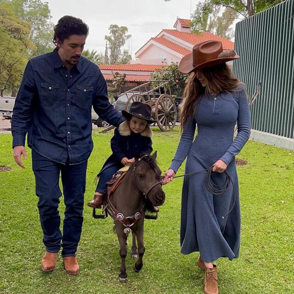 Alex Fernández, Mía y Alexia Hernández