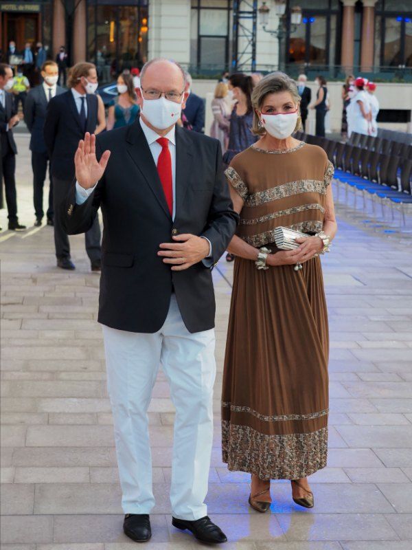 Los Grimaldi disfrutan de una fiesta de la Cruz Roja con nuevo formato y marcadas ausencias