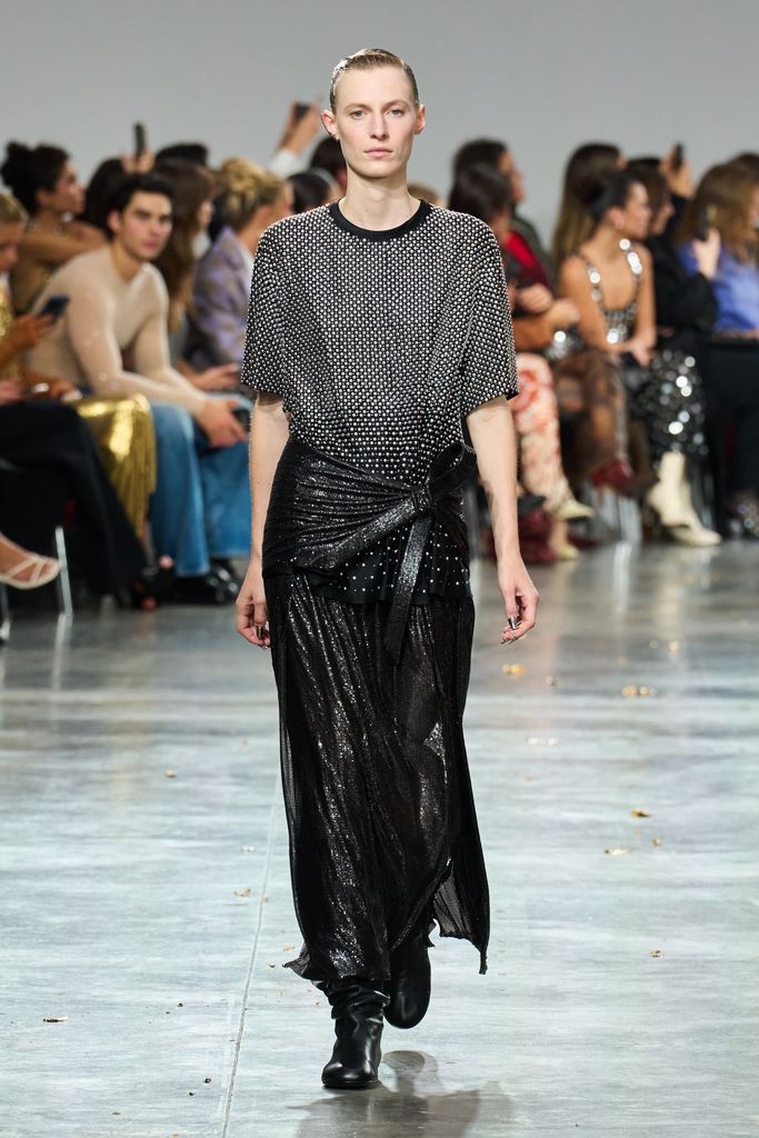 Paris Fashion Week: Rabanne Primavera/Verano 2025