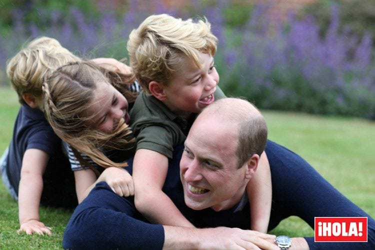 El príncipe Guillermo con sus tres hijos