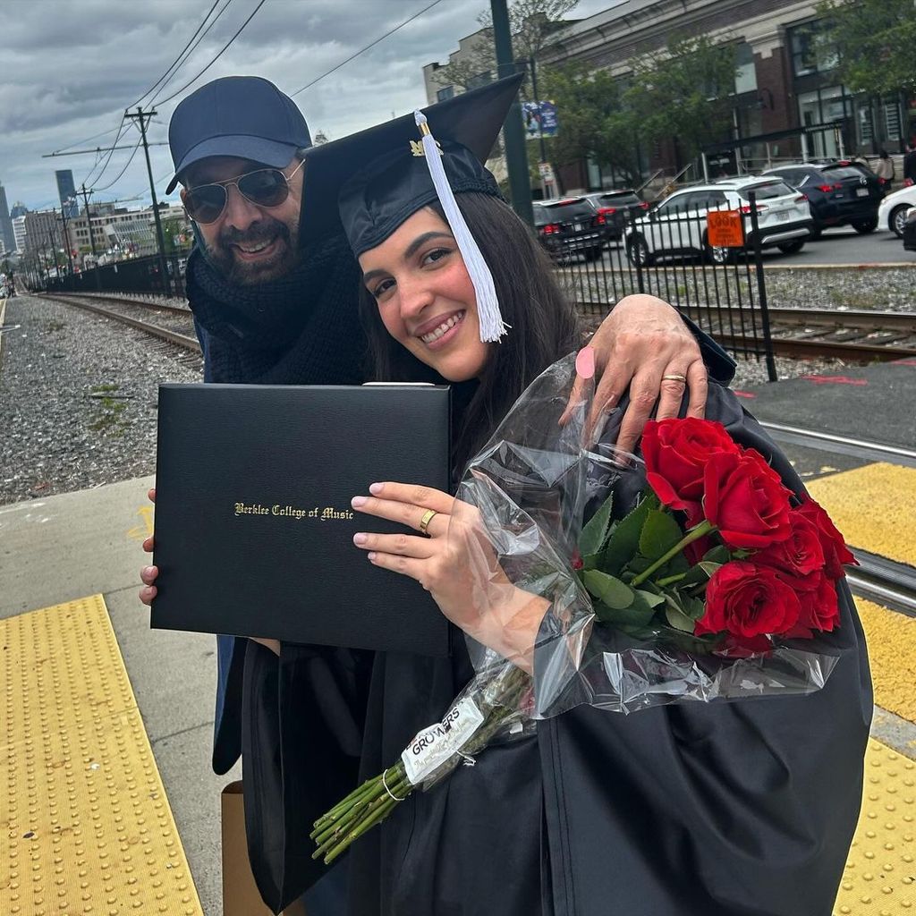 Juan Luis Guerra en la graduación de su hija Paulina en el Berklee College of Music de Boston en 2024