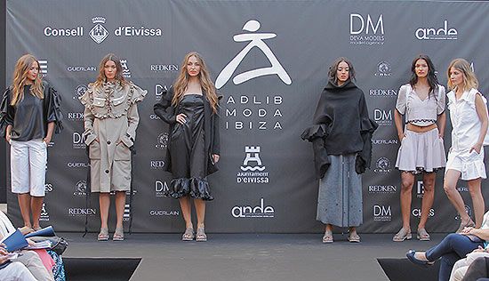 Desfile de jóvenes diseñadores: Nínfula, de Silver Buika (colección primavera-verano 2016).
