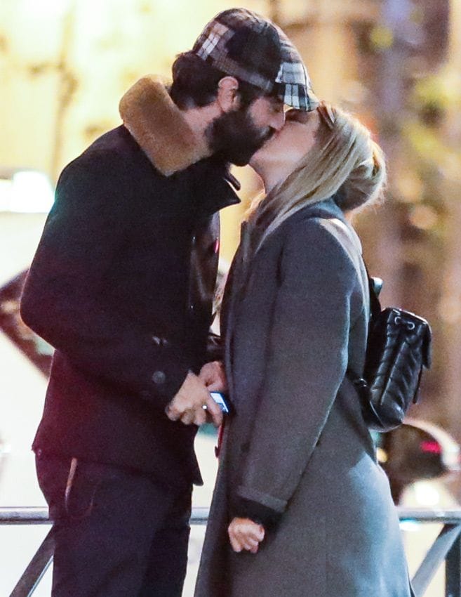 Blanca Suárez y Javier Rey dándose un beso