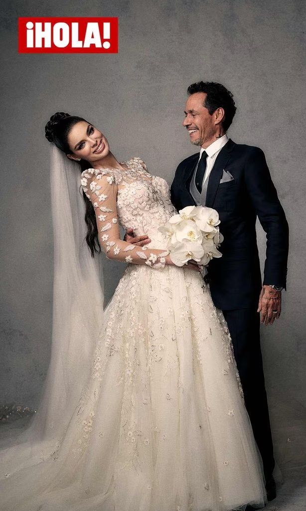 Marc Anthony y Nadia Ferreira el día de su boda