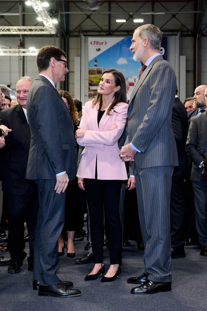 La reina Letizia y el rey Felipe durante su visita a la feria de turismo española 