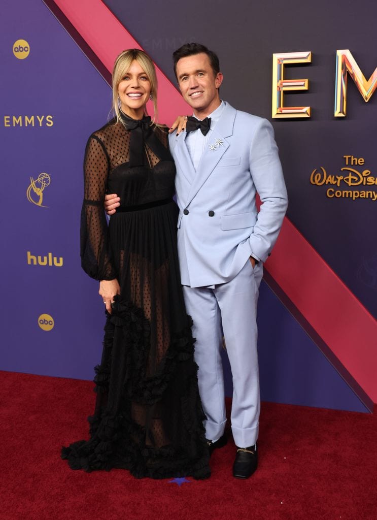 Kaitlin Olson y Rob McElhenney. Premios Emmy 2024