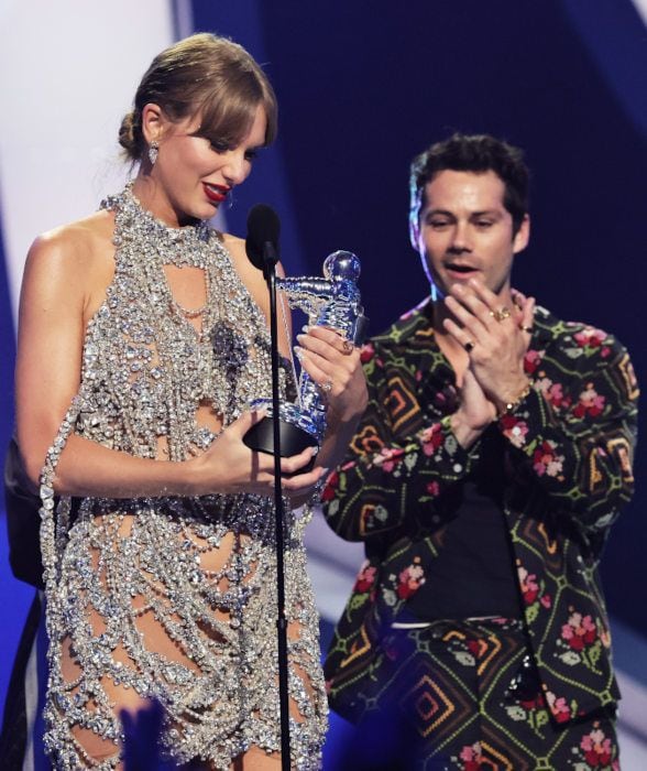 taylor swift y dylan o'brien en los mtv vma