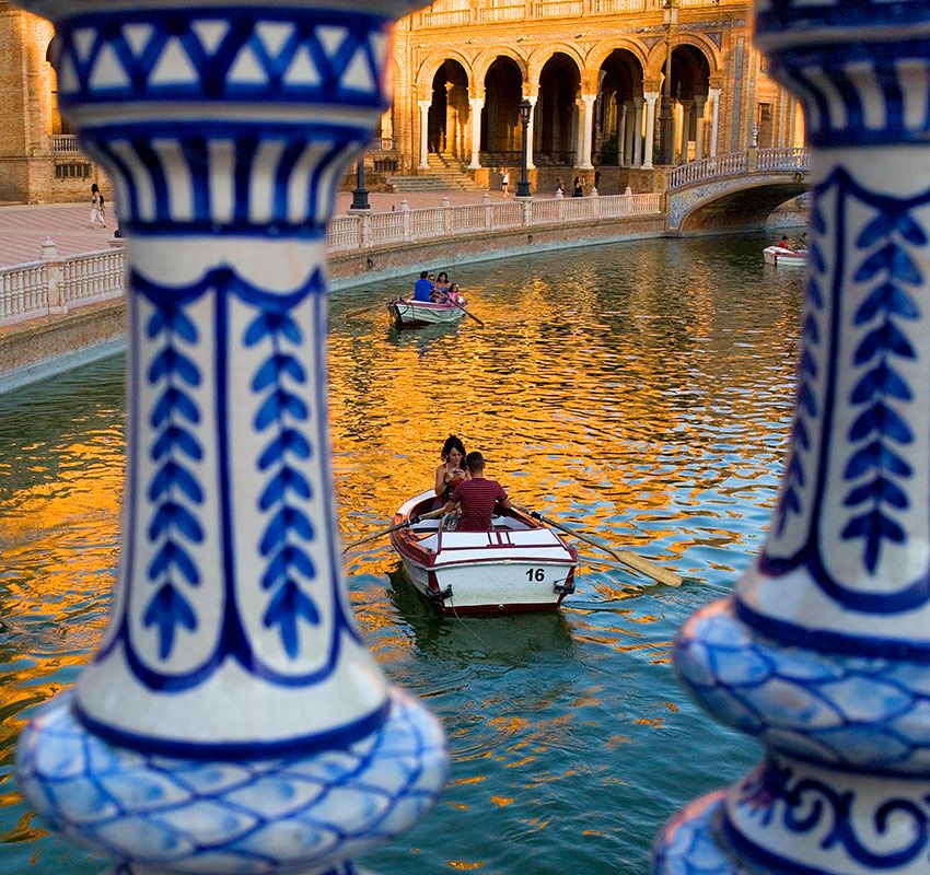 Barcas en la Plaza de España de Sevilla