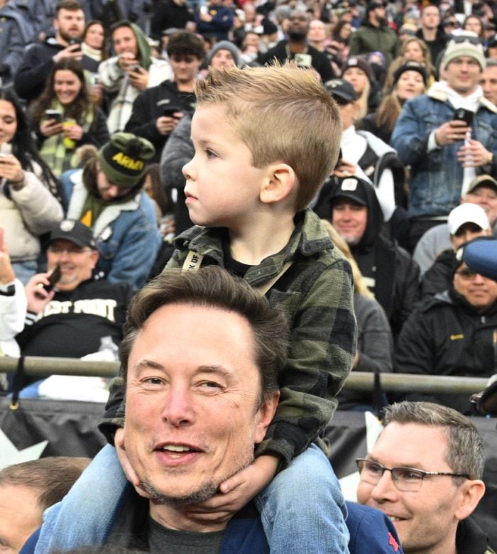 Elon Musk con su hijo X Æ A-Xii