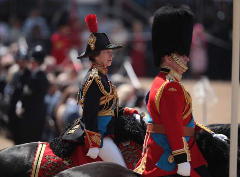 El rey Carlos III y la princesa Ana 