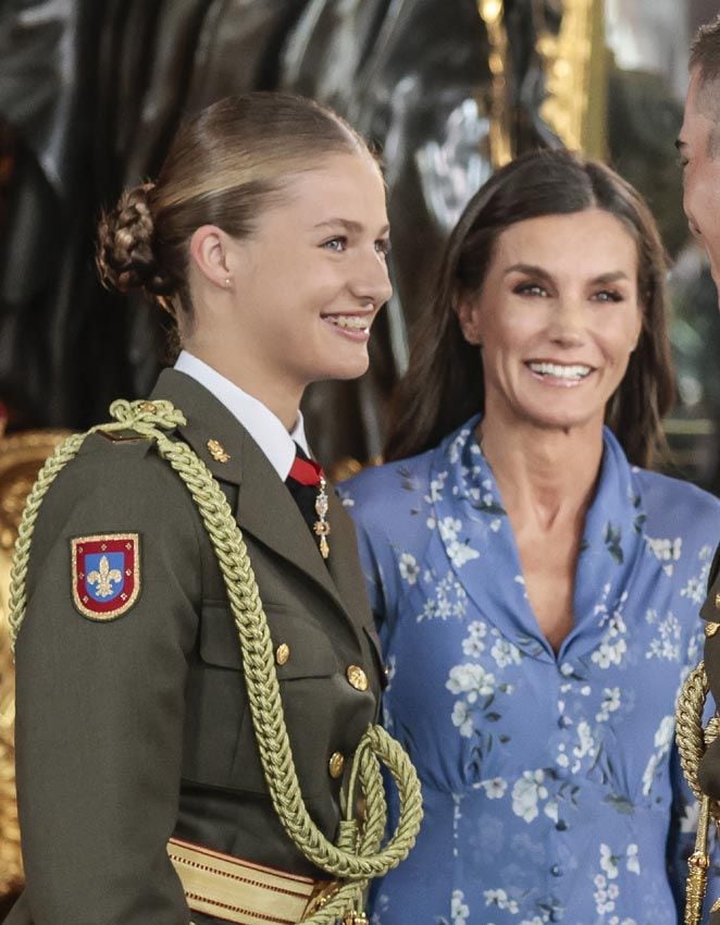 La reina Letizia y su hija la princesa Leonor en la recepción posterior al desfile militar del 12 de octubre