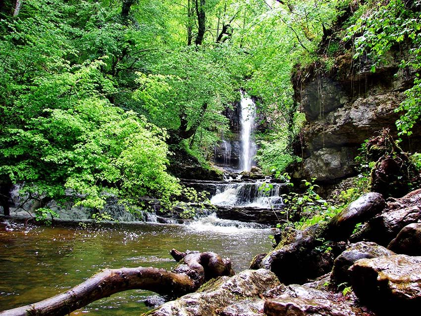 Ruta a la cascada de Las Pisas, Las Merindades, norte de Burgos