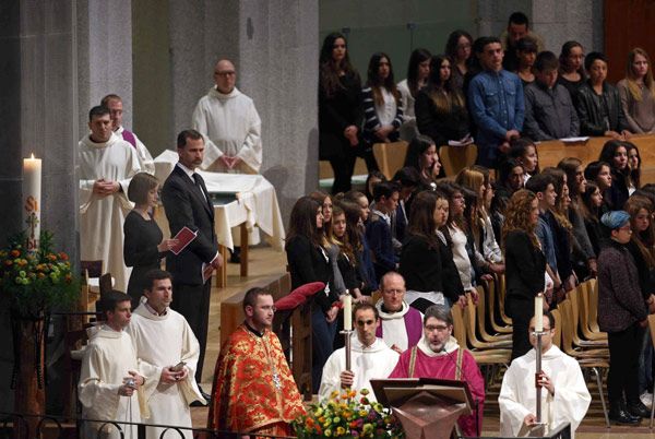 Además de los 25 sacerdotes concelebrantes y seminaristas de Barcelona y Sant Feliu de Llobregat, en la ceremonia participó un sacerdote ucraniano -ya que una de las víctimas que vivía en Barcelona, era de origen ucraniano
