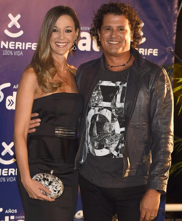 Carlos Vives y su mujer Claudia se mostraron muy unidos y cariñosos en la alfombra verde 