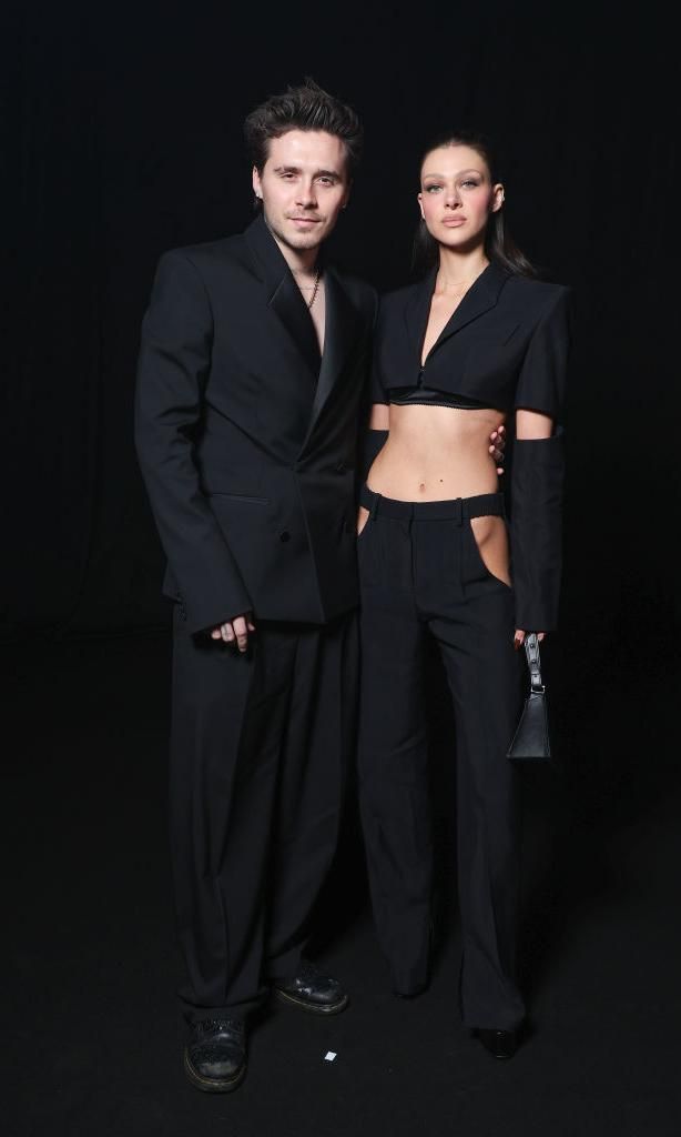 Brooklyn Beckham y Nicola Peltz en Mugler