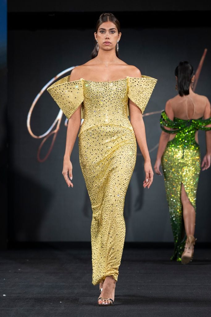 Lina Luaces impactó en su primer desfile de Giannina Azar en la New York Fashion Week 2024. 