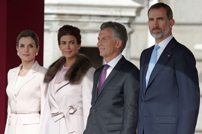 Los reyes de España junto al presidente Argentino Mauricio Macri y su mujer Juliana Awada