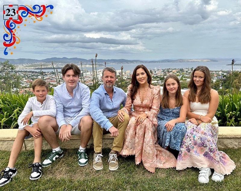 Federico y Mary de Dinamarca con sus cuatro hijos