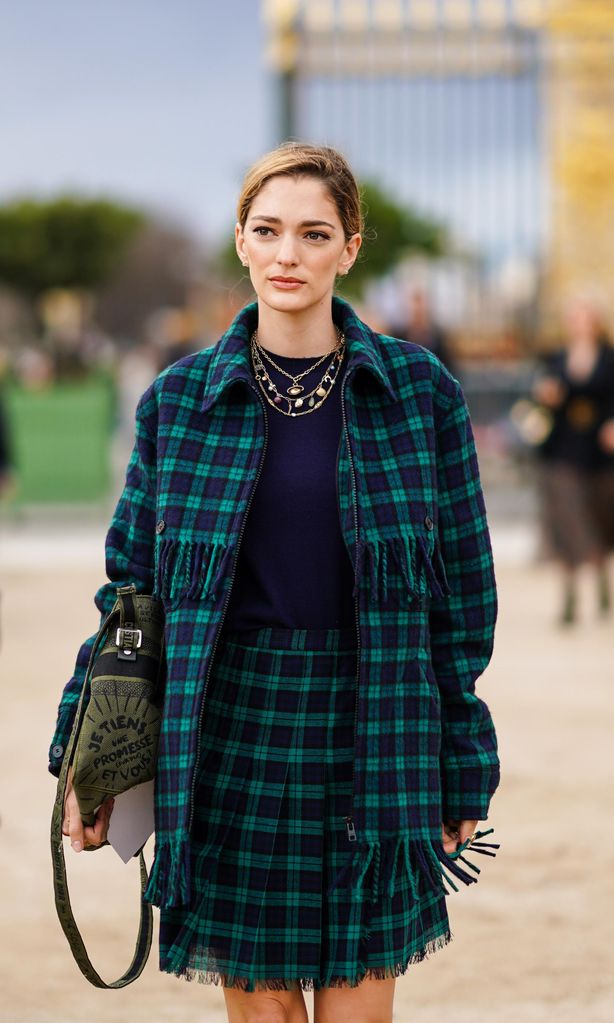 Street Style - Paris Fashion Week - Womenswear Fall/Winter 2020/2021 : Day Two