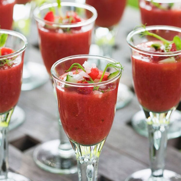 Vasitos de gazpacho de fresas