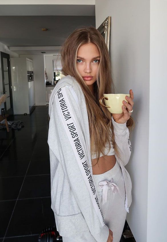 romee strijd chandal gris