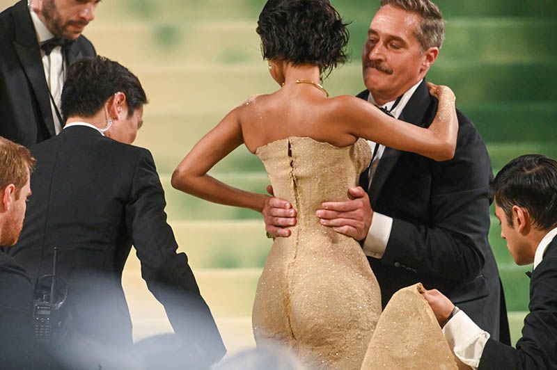 El vestido hecho con arena que mejor ha cumplido el 'dress code' de la MET Gala