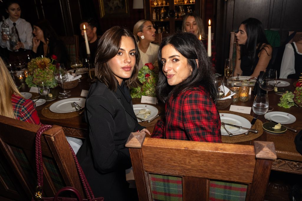 María Guardiola, la hija de Pep Guardiola, con la diseñadora Tara Zadeh en la fiesta por la lanzamiento de la colección de Sophie Hermann para Glammoda