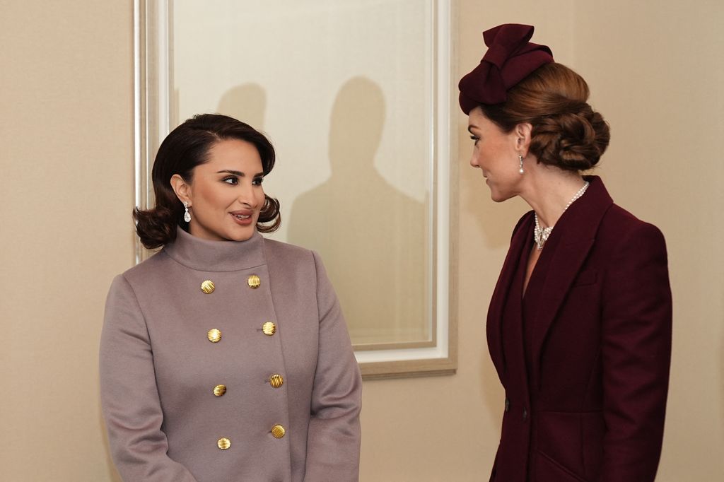 La princesa de Gales, Kate Middleton, con la jequesa de Catar, Jawaher bint Hamad bin Suhaim al-Thani 