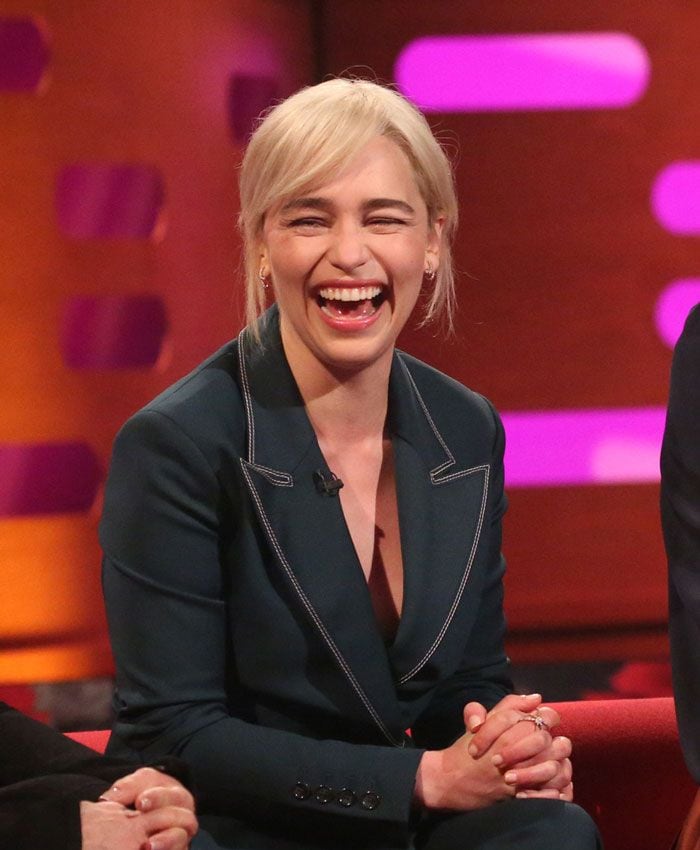 emilia clarke riendo graham norton show