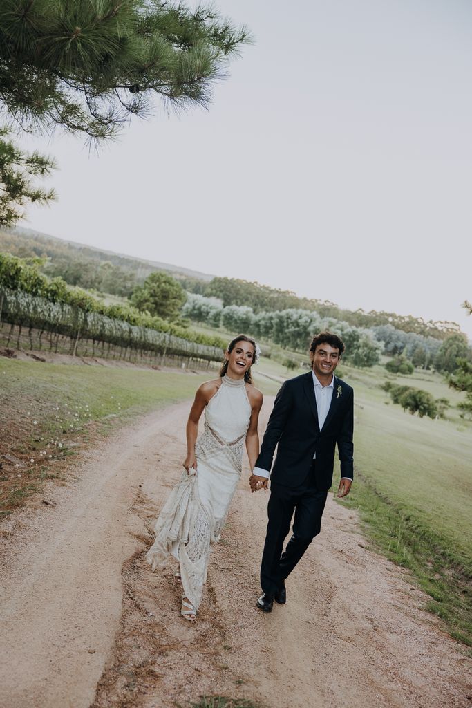 La boda en Uruguay de Margarita y Bautista look hippie