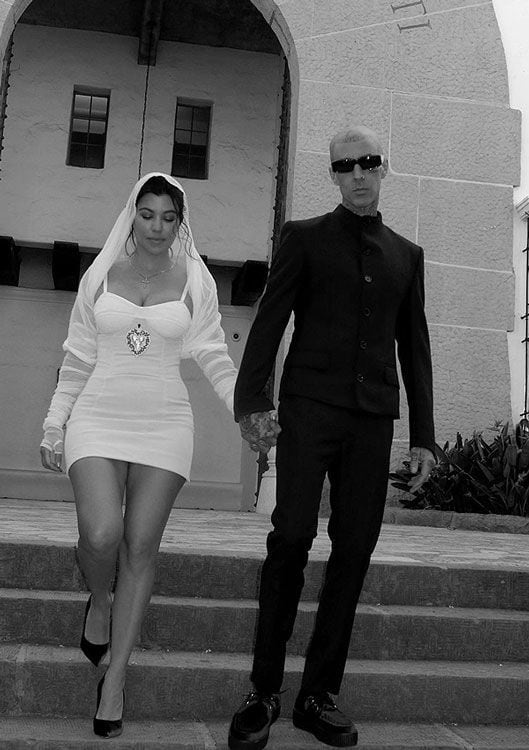 Imagen de la boda oficial de Kourtney Kardashian y Travis Barker 