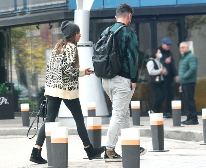 Almudena Cid haciendo unas compras con Gerardo Berodia