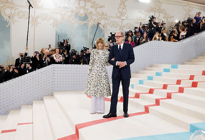 Anna Wintour y Bill Nighy debutan como pareja en la Gala MET